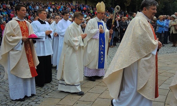 Bp Roman Pindel przewodniczył Mszy św. podczas pielgrzymki rodzin