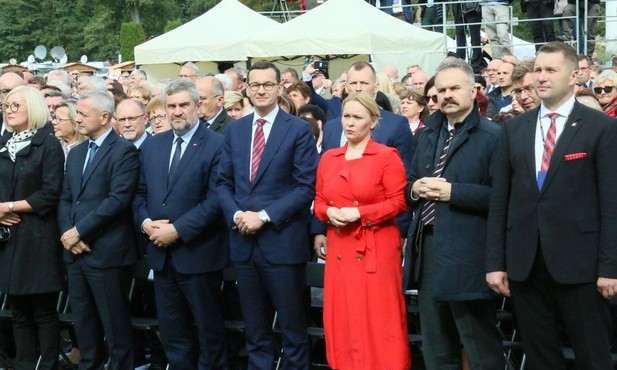 Premier Mateusz Morawiecki ze swymi współpracownikami uczestniczyli w uroczystościach w Wąwolnicy