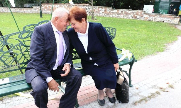 Ławka i biografia papieża Franciszka