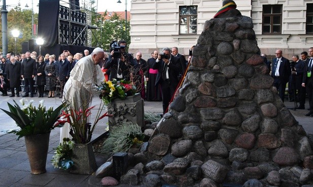 Papież w miejscu kaźni