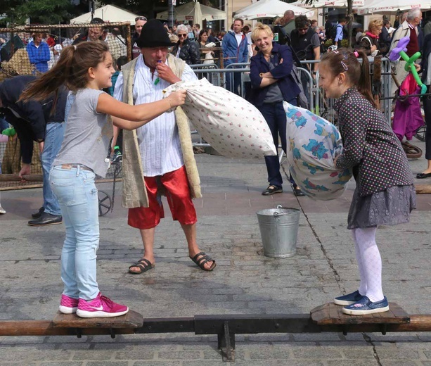 Piknik patriotyczny na Rynku Głównym w Krakowie