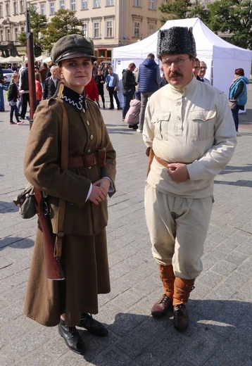 Piknik patriotyczny na Rynku Głównym w Krakowie