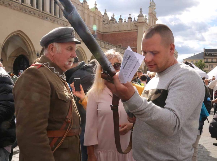 Piknik patriotyczny na Rynku Głównym w Krakowie