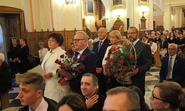 Parafianie z Kęt z wielką miłością i życzliwością przyjmują swojego biskupa rodaka, kiedy tylko przyjeżdża do ich wspólnego miasta