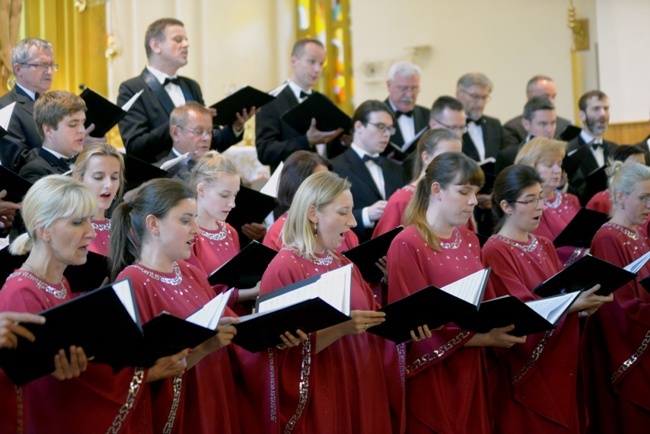 Koncert Chóru Mariańskiego w Orońsku