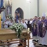 Ceremoniom pogrzebowym przewodniczył bp Andrzej Iwanecki.