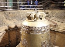 20 września „Głos Ojca” jeszcze w dole, w którym został odlany, mogli zobaczyć dziennikarze.