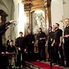 Faceci w Czerni co roku udowadniają, że polscy mężczyźni naprawdę potrafią śpiewać gospel.