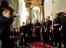 Faceci w Czerni co roku udowadniają, że polscy mężczyźni naprawdę potrafią śpiewać gospel.