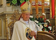 85-letni bp Adam Dyczkowski, pochodzący z kęckiej parafii świętych Małgorzaty i Katarzyny