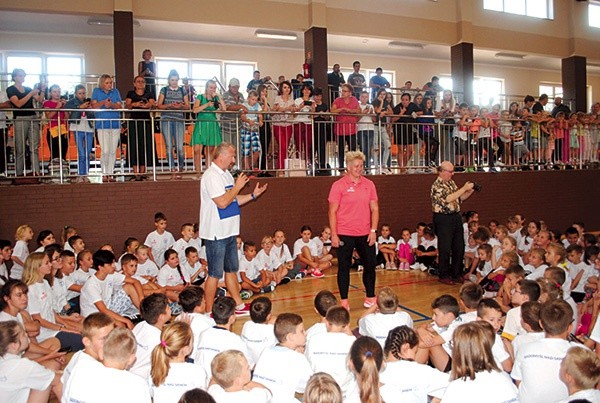 ▲	Zawodniczka cierpliwie odpowiadała na wszystkie pytania.