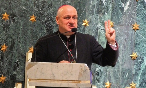 Bp Piotr Greger mówił małżonkom i narzeczonym o sakramencie małżeństwa w aspekcie liturgii