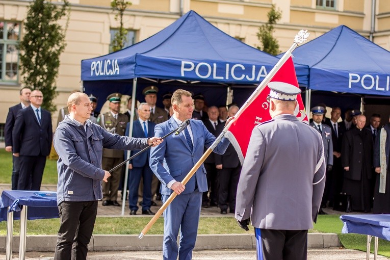 Sztandar dla policji w Ostródzie