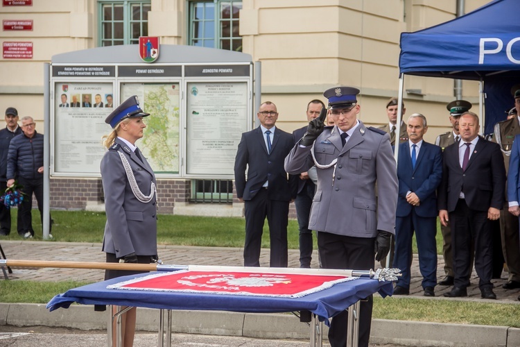 Sztandar dla policji w Ostródzie