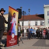 Koronka i uwielbienie Jezusa na rynku w Rybniku