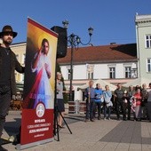 Koronka i uwielbienie Jezusa na rynku w Rybniku