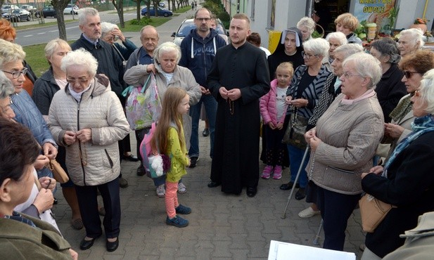 Wierni spotkali się w pobliżu kościoła pw. MB Miłosierdzia w Radomiu, na osiedlu XV-lecia