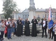 Koronka na ulicach miast