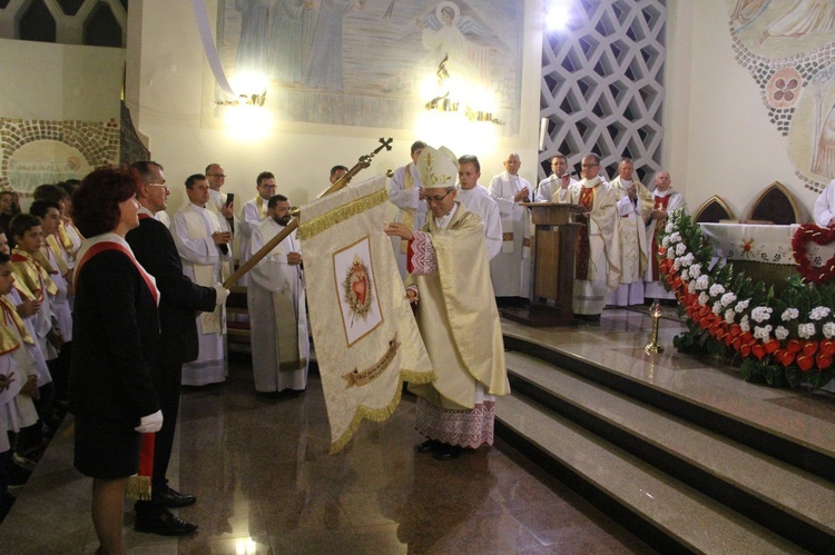 Pielgrzymka Arcybractwa Straży Honorowej NSPJ do Mikołajowic