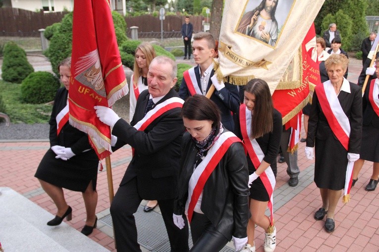 Pielgrzymka Arcybractwa Straży Honorowej NSPJ do Mikołajowic