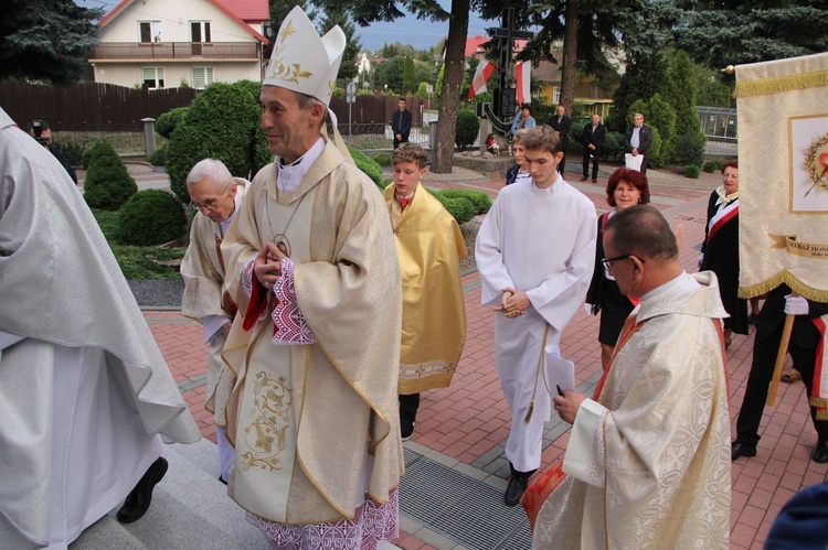 Pielgrzymka Arcybractwa Straży Honorowej NSPJ do Mikołajowic