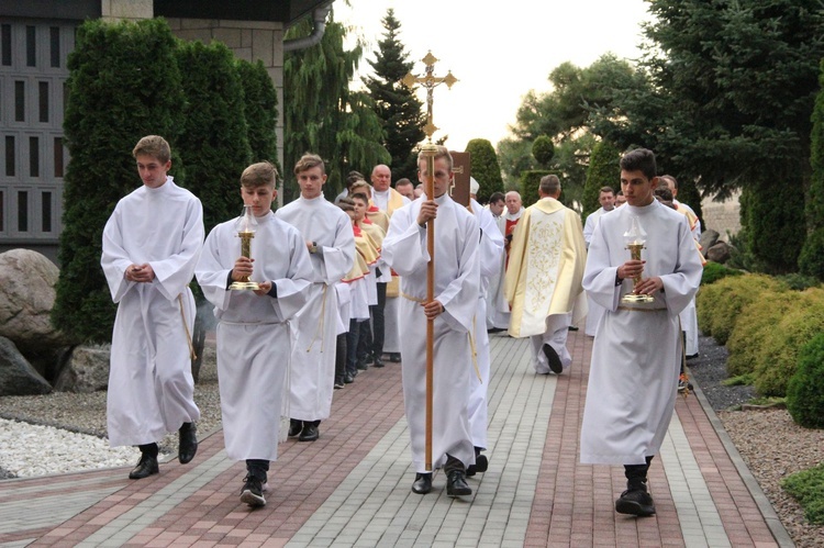 Pielgrzymka Arcybractwa Straży Honorowej NSPJ do Mikołajowic