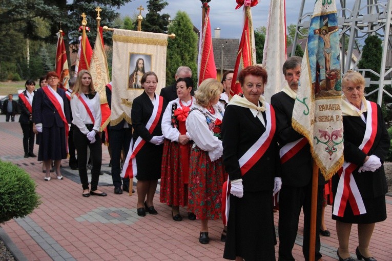 Pielgrzymka Arcybractwa Straży Honorowej NSPJ do Mikołajowic
