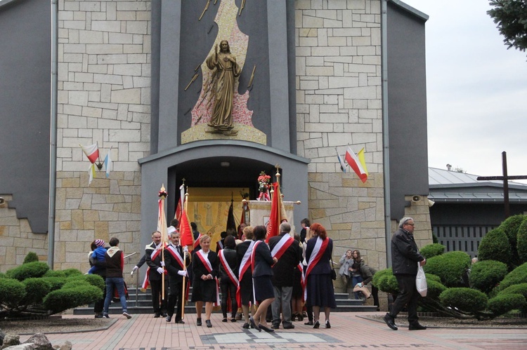 Pielgrzymka Arcybractwa Straży Honorowej NSPJ do Mikołajowic