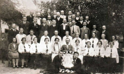 Archiwalne zdjęcie chóru z 1920 r.