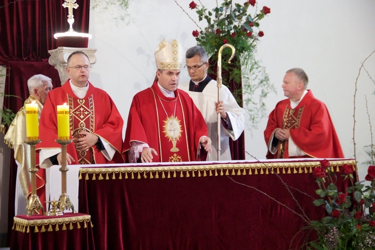 Krzyż pełen prawdziwej miłości