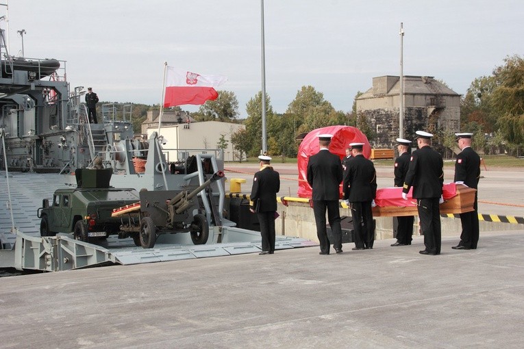 Adm. Józef Unrug powrócił do ojczyzny