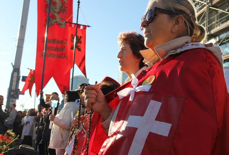 Publiczny różaniec za grzech aborcji w centrum Warszawy