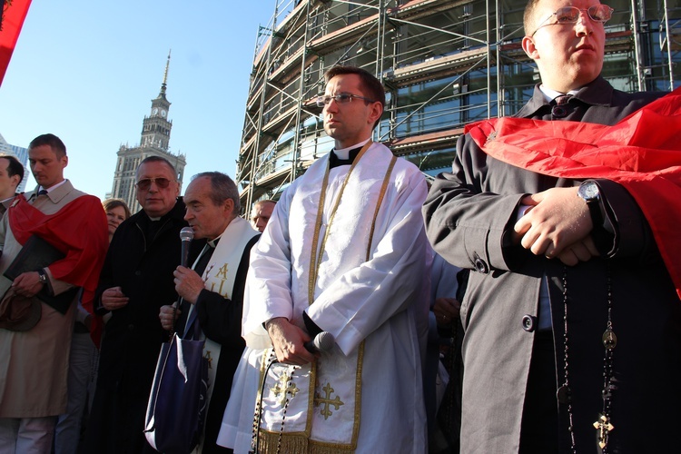 Publiczny różaniec za grzech aborcji w centrum Warszawy