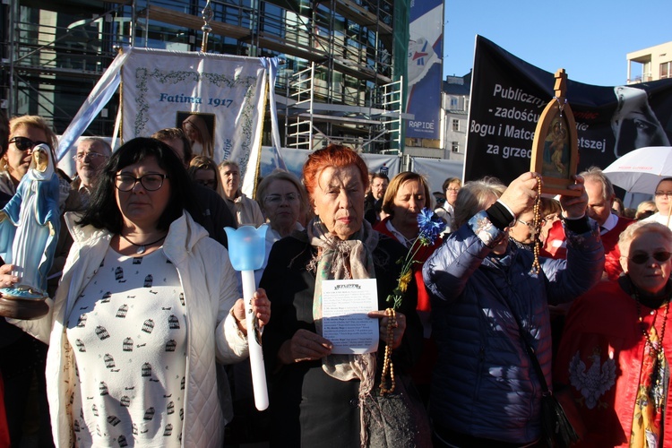 Publiczny różaniec za grzech aborcji w centrum Warszawy