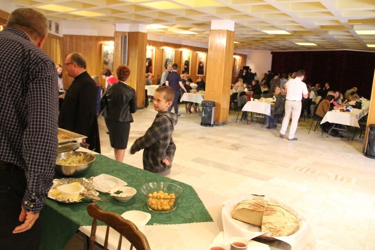 Obiad w parafii Miłosierdzia w Tarnowie