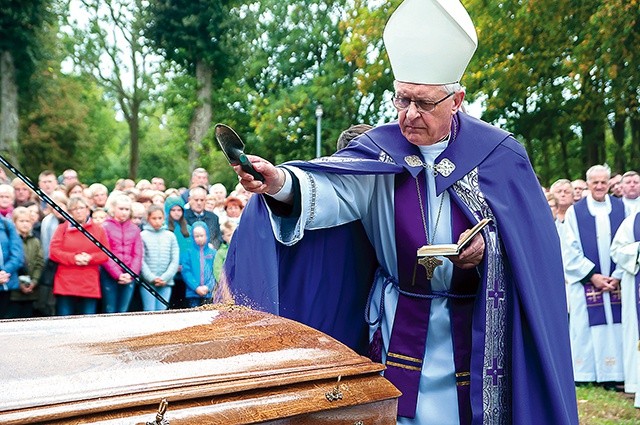 Uroczystościom przewodniczył bp Edward Dajczak.