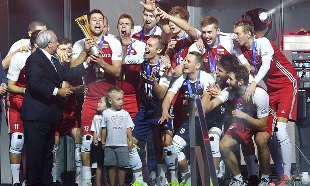 Problemy samolotu, który miał przywieźć mistrzów świata