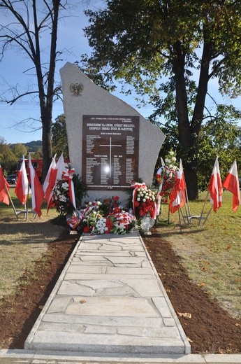 Męcina - obelisk ofiar wojen