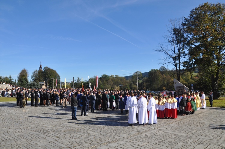 Męcina - obelisk ofiar wojen