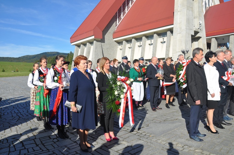 Męcina - obelisk ofiar wojen