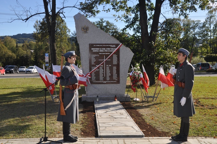 Męcina - obelisk ofiar wojen