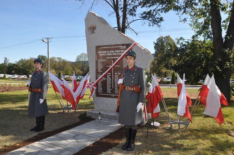 Męcina - obelisk ofiar wojen