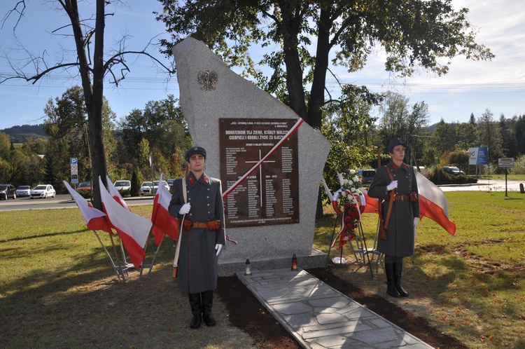 Męcina - obelisk ofiar wojen