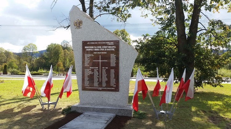 Męcina - obelisk ofiar wojen