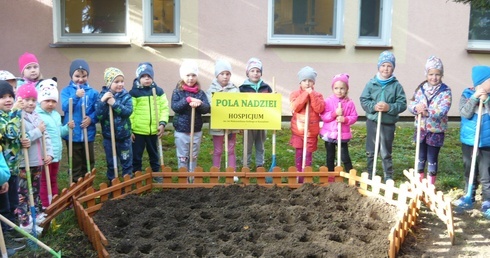 Mali ogrodnicy dla koszalińskiego hospicjum 