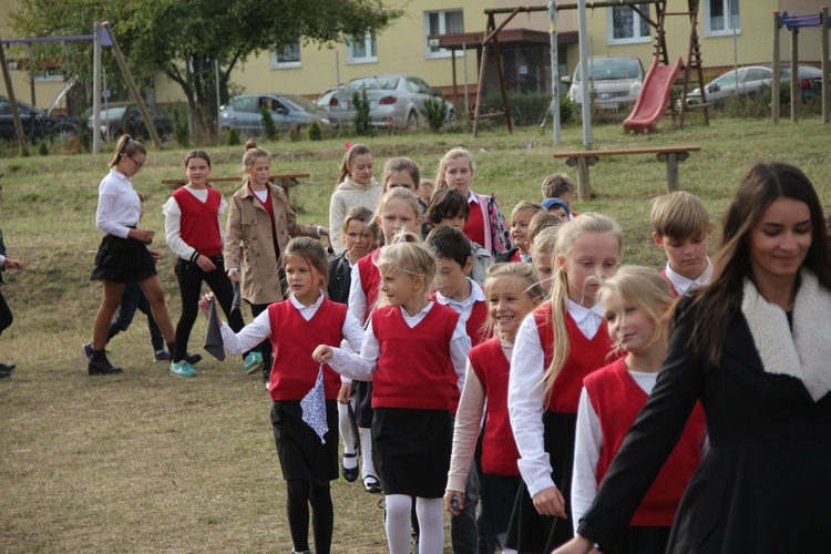 W Katoliku niepodległość Polski uczcili polonezem 