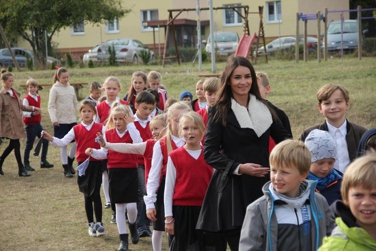 W Katoliku niepodległość Polski uczcili polonezem 