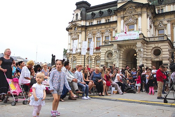 ▲	Nasze dzisiejsze sympatie wpłyną na przyszłość naszych dzieci. Kto zasiądzie w sądeckim ratuszu? Jest tam aż 7 kandydatów na włodarza.