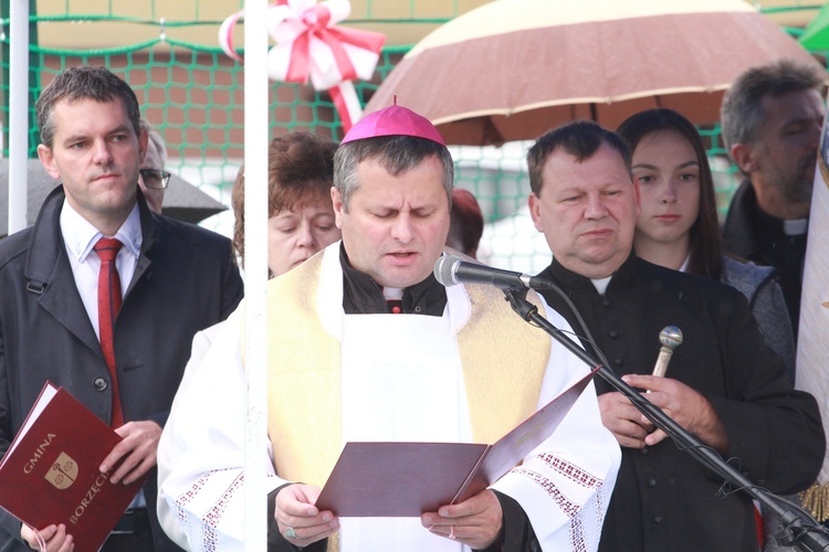 Borzęcin Dolny - nadanie imienia, otwarcie boiska