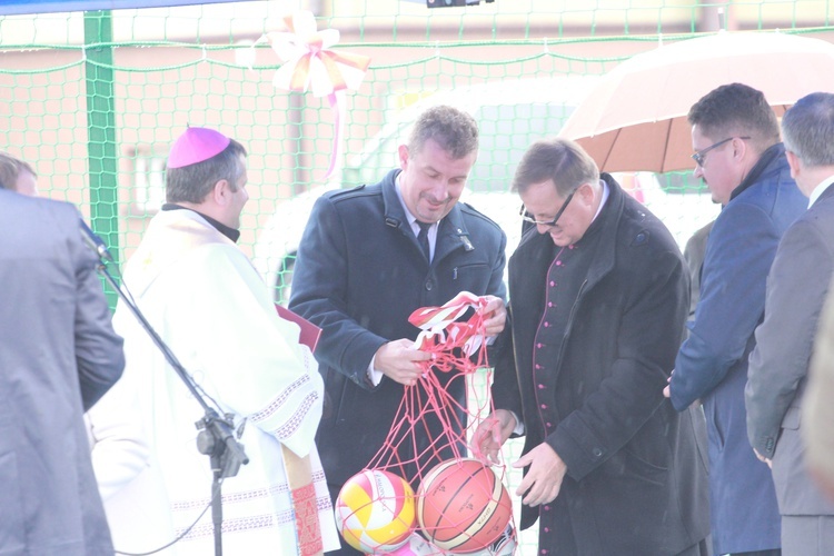 Borzęcin Dolny - nadanie imienia, otwarcie boiska